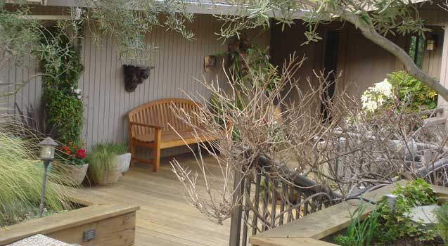 Landscape Design: Retaining Wall, Seating Benches